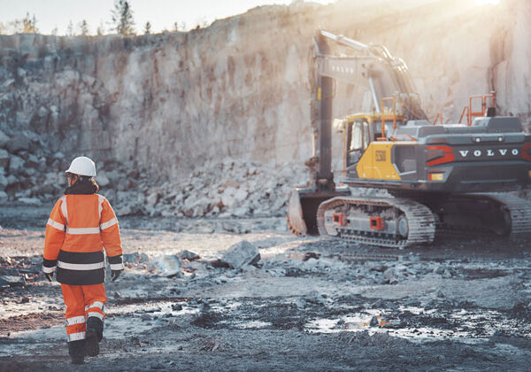 Volvo CE invests in crawler excavator production